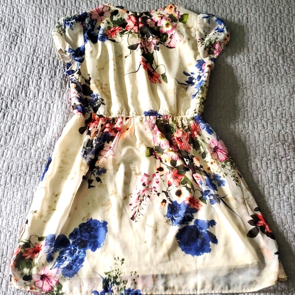 Forever 21 floral dress - Picture 2 of 2